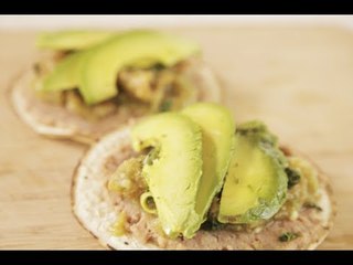 Tostadas de chicharrón en salsa verde