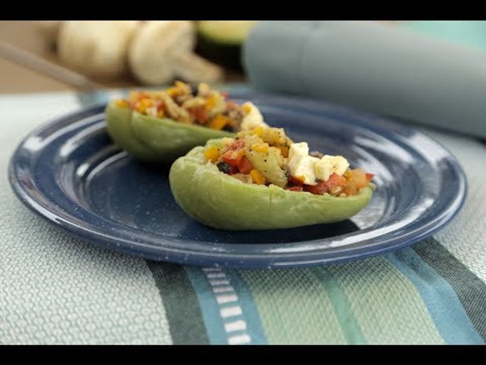 Chayotes vegetarianos rellenos de verduras