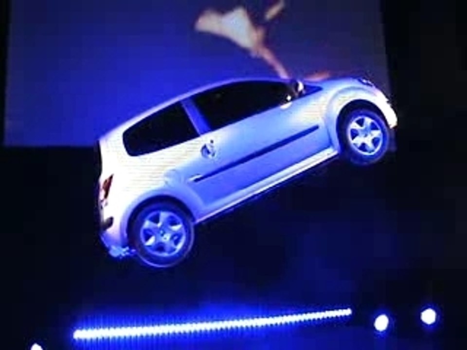 Renault Twingo en lévitation !!
