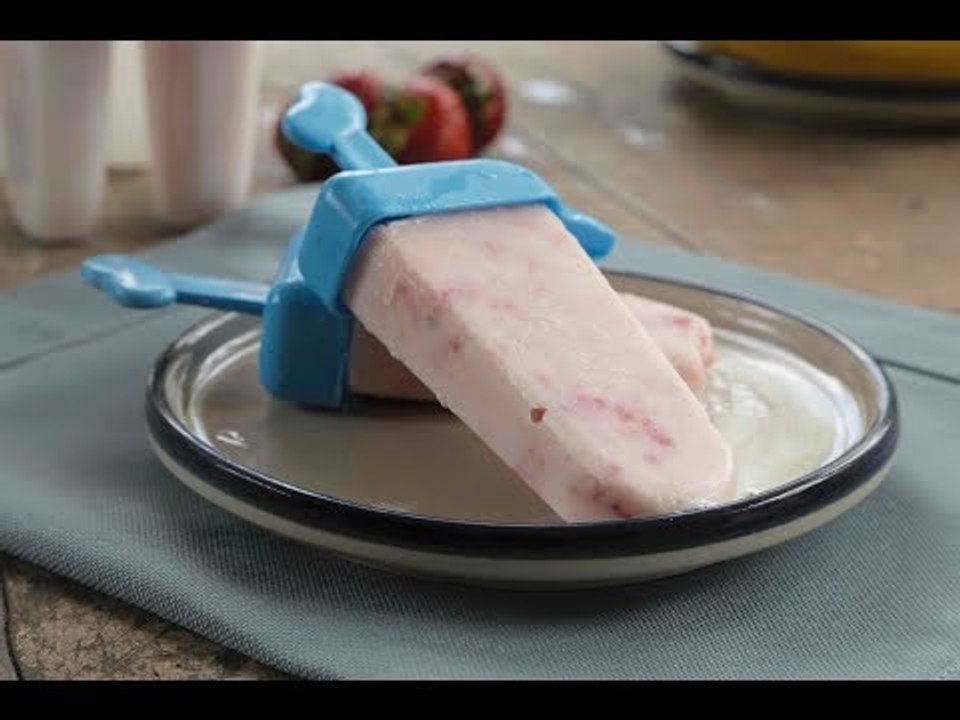 Paletas de yogur con fresa