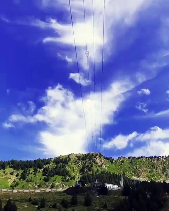 SUPERMAN or SEATED? You choose!ZIPLINE = HAPPINESS The 2nd longest in the Pyrenees - 550 m ride - 80km/h#MontMagicFamilyPark #Canillo #Grandvalira
