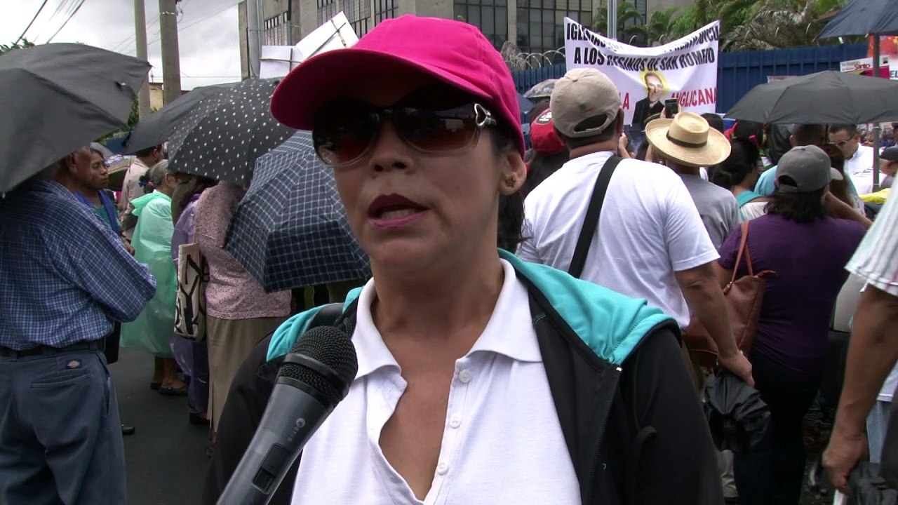 Salvadoreños piden castigo para asesinos de monseñor Romero