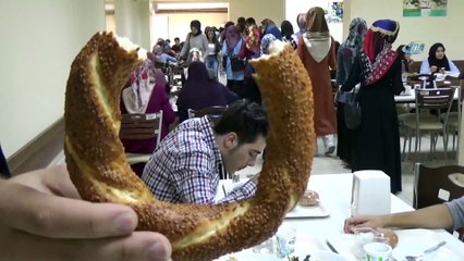 Bu üniversitede simit fiyatına 4 çeşit yemek