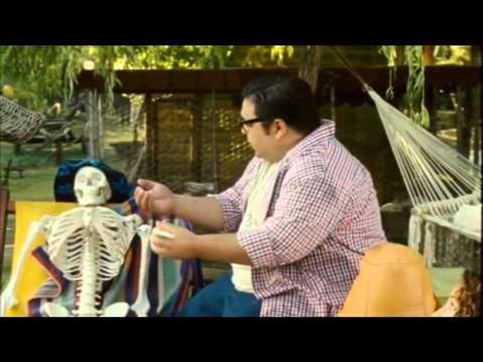 Çılgın Dersane Kampta - İskelet Sabri'ye Güneş Yağı