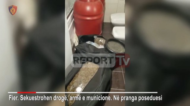Report TV - Policia kontrolle në Fier, kapet 37-vjeçari me drogë dhe armë, shoqërohen 11 të tjerë
