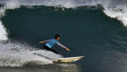 Download Video: Adrénaline - Surf : Johanne Defay s'extirpe du piège du round 3 du Roxy Pro France 2018