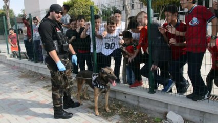 Denizli’de KOM ekipleri okul önlerinde denetim yaptı