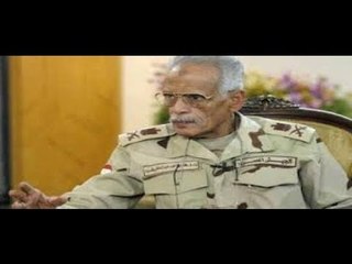 مخترع جهاز الايدز يرقص بصورة السيسى امام مسرح راديو