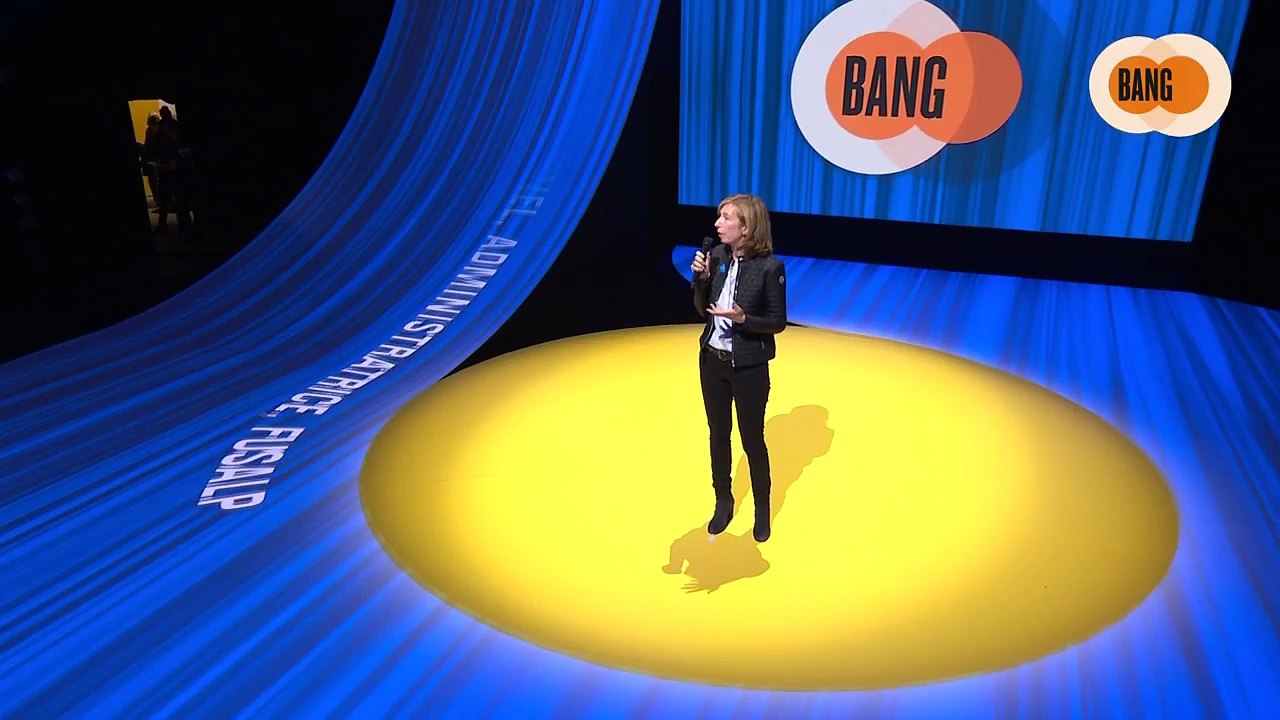 Stand-up : Sophie Lacoste Dournel, Kirill Dmitriev,Sylvie Jéhanno, Jean-François Gagné, Olivier Ginon, Xavier Huillard,