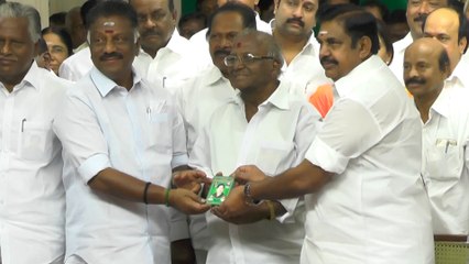 அதிமுக உறுப்பினர் அட்டையை புதுப்பித்த தமிழகத்தின் ஃபிடல்.. சே- வீடியோ