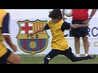 شاهد مهارات اطفال غريبة و عجيبة ولا رونالدو في زمانه