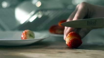 ep9-07_第N次重回229，正方與淑君一起在廚房準備早餐，當早餐準備好時卻聽到樓上知新與知慧的打鬧聲音