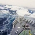 Yeni Zelanda donanma gemisinin, dev dalgalarla nefes kesen mücadelesi...