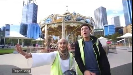 ELFIRA LOY & peminat ke PERTH