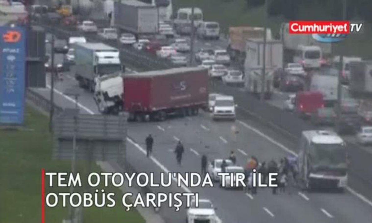 TEM Otoyolu Kurtköy Mevkii'nde TIR ile otobüs çarpıştı