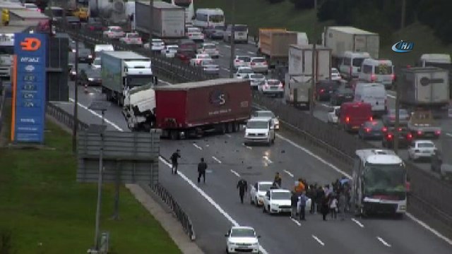 TEM Otoyolu Kurtköy Mevkii'nde TIR ile otobüs çarpıştı