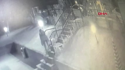 Bursa Sahibinin Klinik Önünde Terk Ettiği Köpeğin Çırpınışı Kamerada