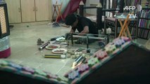 باكستاني يسعى لضرب رقم قياسي باستخدام عشرات آلاف أقلام التلوين في عمل فني