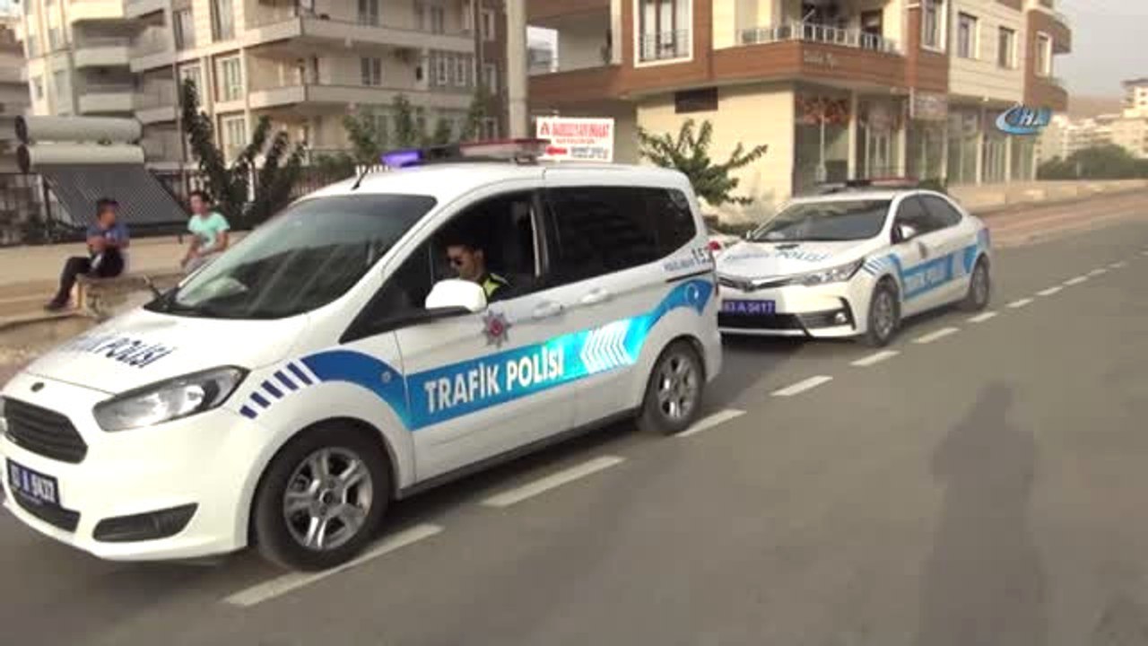 Servis Minibüsü ile Motosiklet Çarpıştı: 1 Ölü, 1 Yaralı