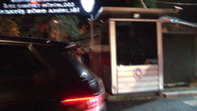 Medipol Başakşehirli futbolcu Arda Turan Beşiktaş İlçe Emniyet Müdürlüğü Asayiş Büro Amirliği'ne gelerek ifade verdi. İfadesi alınan Arda Turan emniyetten ayrıldı