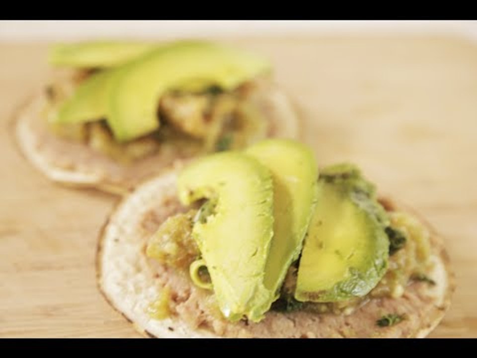 Pork cracklings in green sauce tostadas