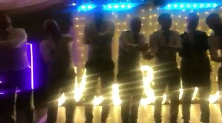 Groom and groomsmen dance to 'Baby Shark'