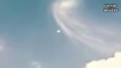 UFO flies in an unusual atmospheric phenomenon