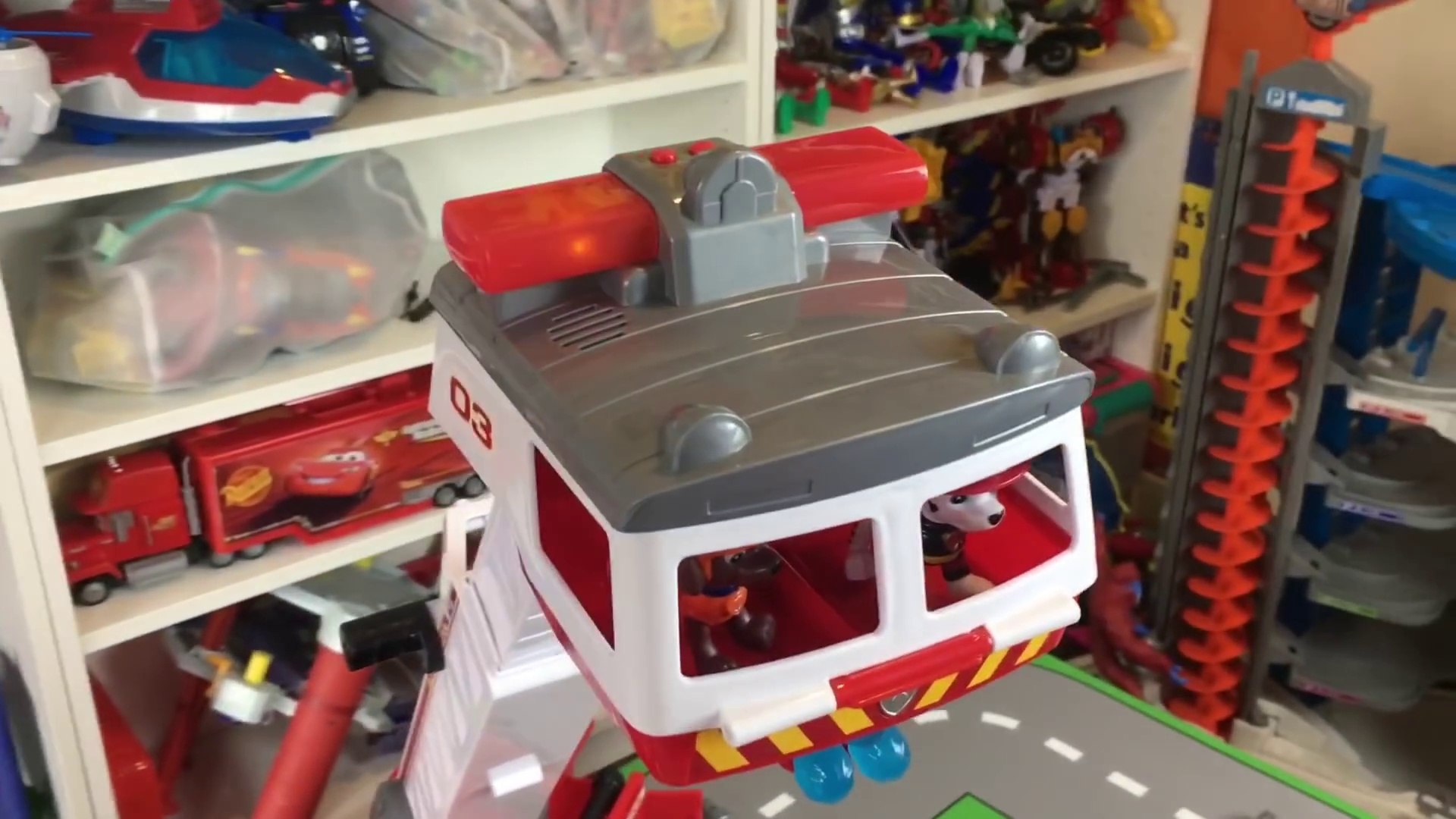 Kids unbox BIGGEST Ultimate Rescue GARAGE & FIRE TRUCK from Paw Patrol -  video dailymotion