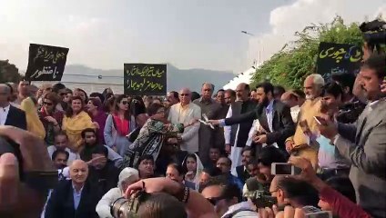 What Cameraman Said In front Of PMLN Leaders?