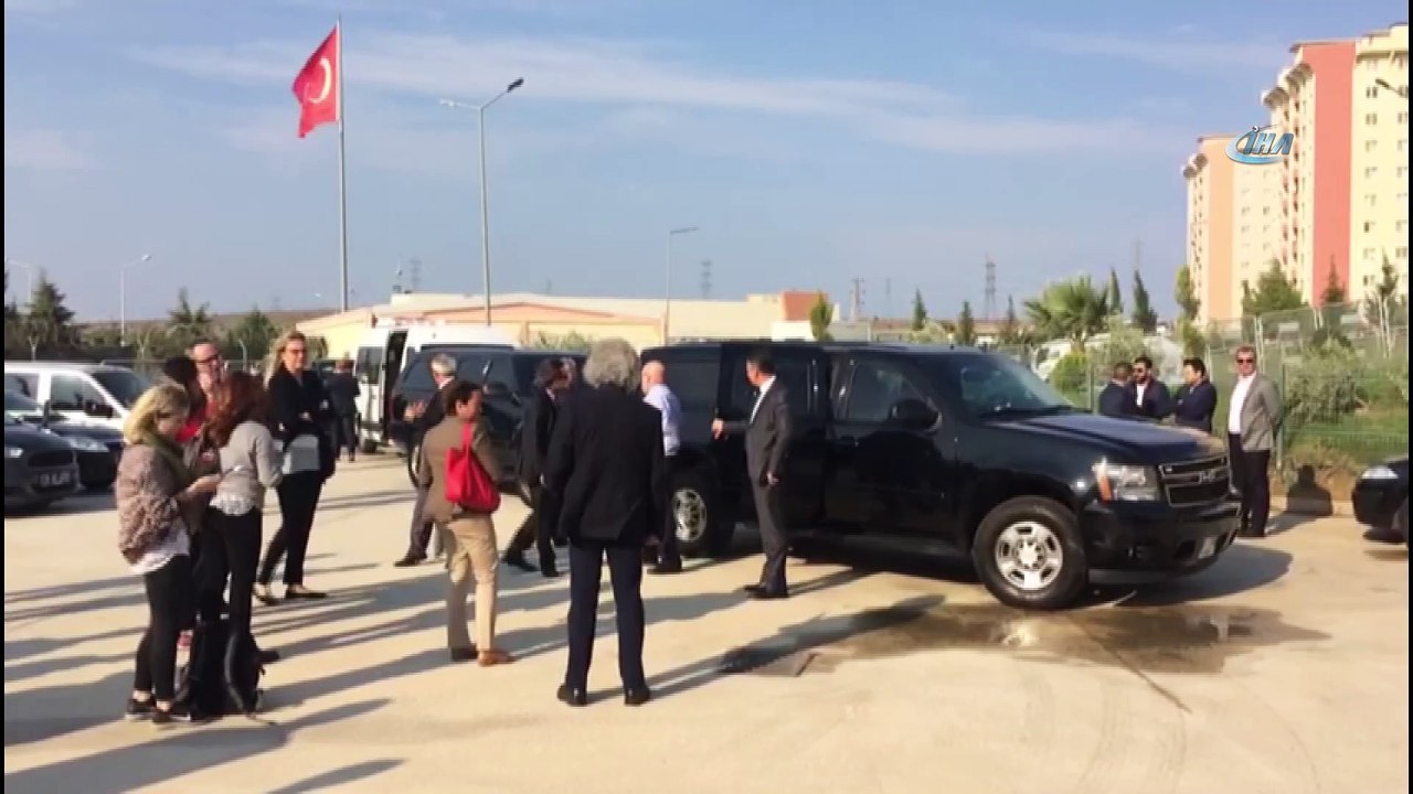 Brunson’un eşi ve ABD Maslahatgüzarı duruşma salonuna geldi