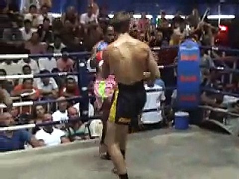 Alan (Tiger Muay Thai) scores 1st round Muay Thai KO