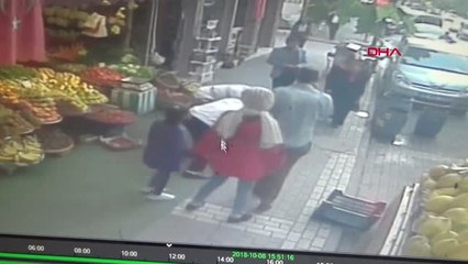 Bulduğu Paranın Sahibini, Güvenlik Kamerası Görüntüsüyle Arıyor