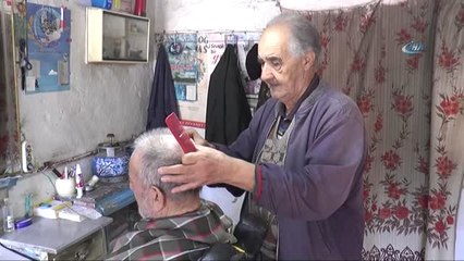 65 Yıldır Ekmeğini Tıraş Yaparak Kazanıyor
