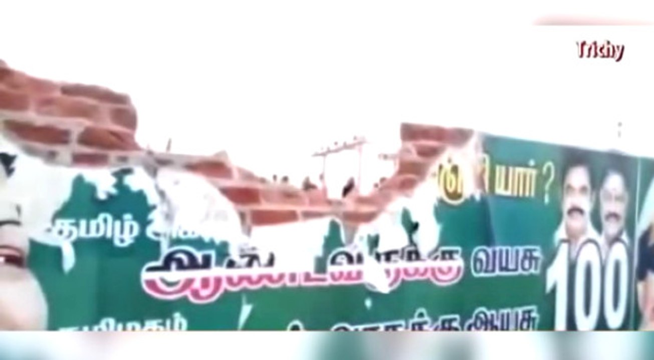 Hindistan'da Yolcu Uçağı Kalkış Sırasında Havalimanının Duvarını Yıktı