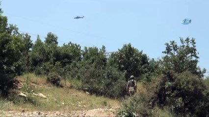 Скачать видео: Şırnak merkez Gabar Dağı bölgesi Güneyce köyü kırsalında dün gerçekleştirilen operasyonla etkisiz hale getirilen 2 teröristin, terör örgütü PKK’nın sözde Çırav Takım Sorumlusu “Rezan” kod adlı Serbest Paksoy ile sözde Gabar Beşli Yürütme Üye