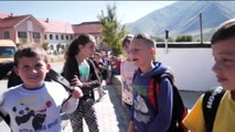 Shkolla pranë rrugës. Nxënësit të rrezikuar nga makinat  - Top Channel Albania - News - Lajme