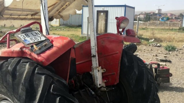 Traktörün ikiye bölündüğü kazada sürücü ağır yaralandı