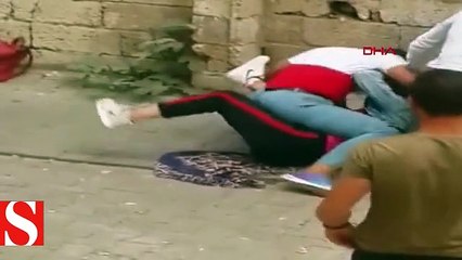 Genç kızların sokak ortasındaki kavgası dehşete düşürdü