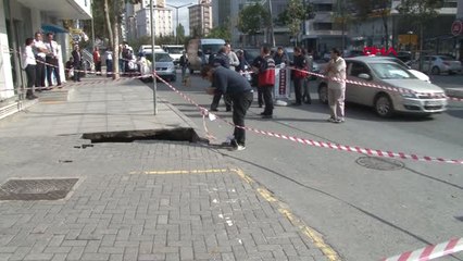 İstanbul Ataşehir'de Kaldırımda Çökme