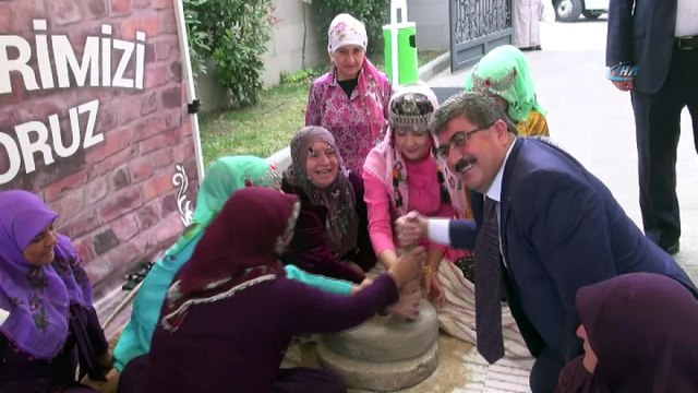 Dibekte bulgurlar dövüldü, değirmende geçirildi, yüzyıllık gelenek Bilecik’te yaşatıldı