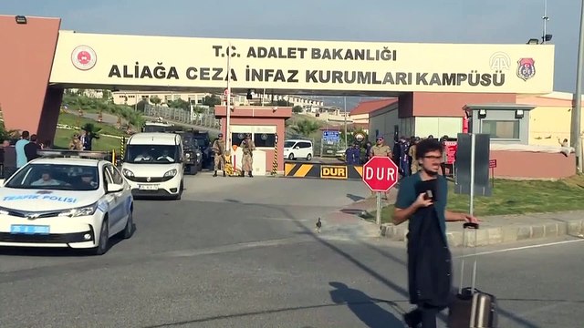 Ev hapsi ve yurt dışı çıkış yasağı kaldırılan Rahip Brunson konvoy eşliğinde adliyeden ayrıldı