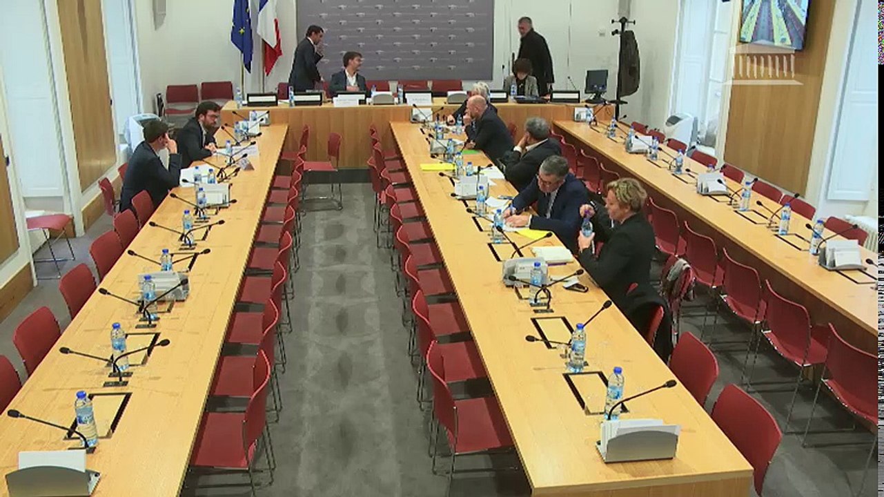 Mission d’information sur une nouvelle étape de la décentralisation : M. Vincent Chauvet, Maire d’Autun et M. François Panouille, chargé de mission à l’APVF - Jeudi 7 décembre 2017