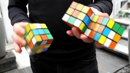 Il résout 3 Rubik's Cube en 20 secondes en jonglant