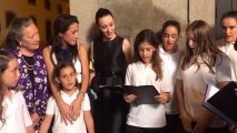 Patricia Ramírez, la madre de Gabriel Cruz,  recibe una sorpresa del coro de niños