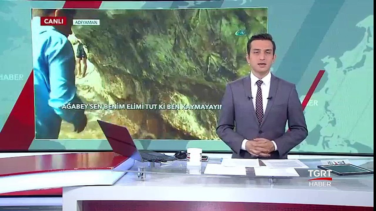 Elbiseleriyle Suya Atladılar
