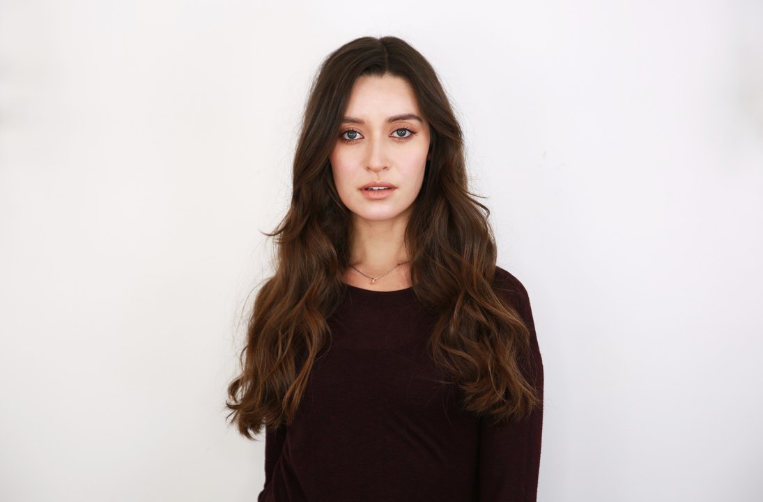 How to Give Yourself a Glamorous Everyday Hairstyle