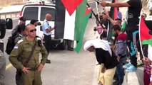 Han El-Ahmer Sakinlerinden İsrail Polisine Kırmızı Kartlı Protesto - Kudüs