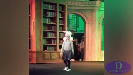 Gabriel Soto y Geraldine Bazán se reencuentran durante el desfile de sus hijas Elissa y Miranda