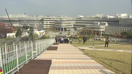 정부세종청사 옥상정원 걷기 행사 열려 / YTN