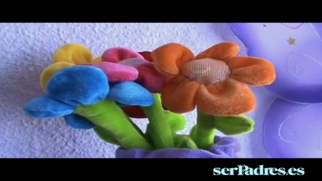 Método canguro con bebé y papá